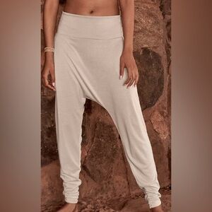 EUC… FREE PEOPLE MOVEMENT Echo Harem Pants